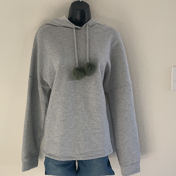 Catherine Malandrino Grey COZY Hooded Sweatshirt with Pom Poms size M NEW! - Picture 6 of 9